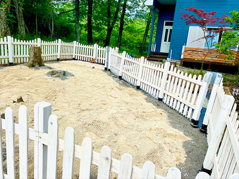 小さなミニドッグランでわんこも遊べます