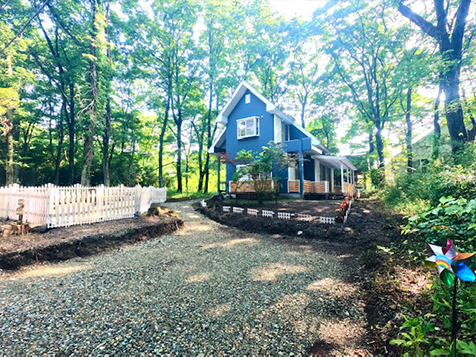 お車は敷地内に2台駐車出来ます