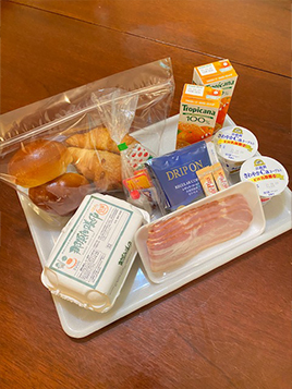 朝食(有料)オプションもなかなか充実してますょ。ウッドデッキで朝食を食べるのも素敵ですネ！